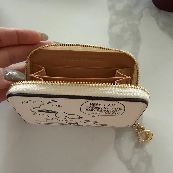 Coach White Snoopy Surf Zip Wallet with Gold Hardware - Picture 4 of 4